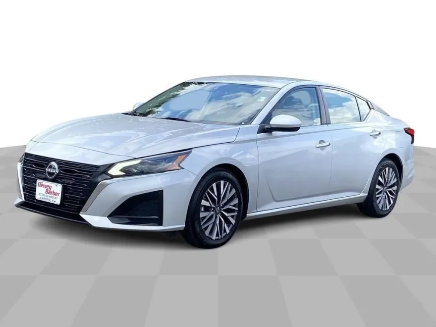 2023 Nissan Altima 2.5 SV photo 1