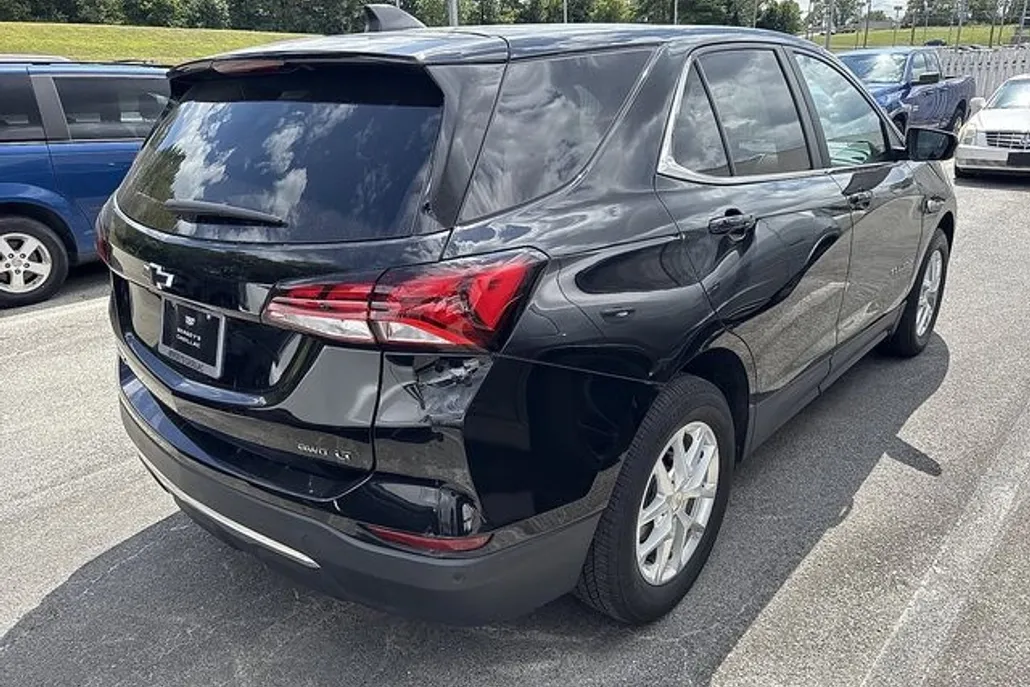 2022 Chevrolet Equinox LT photo 1