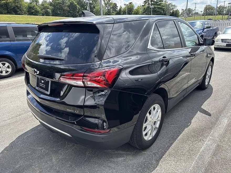 2022 Chevrolet Equinox LT photo 1