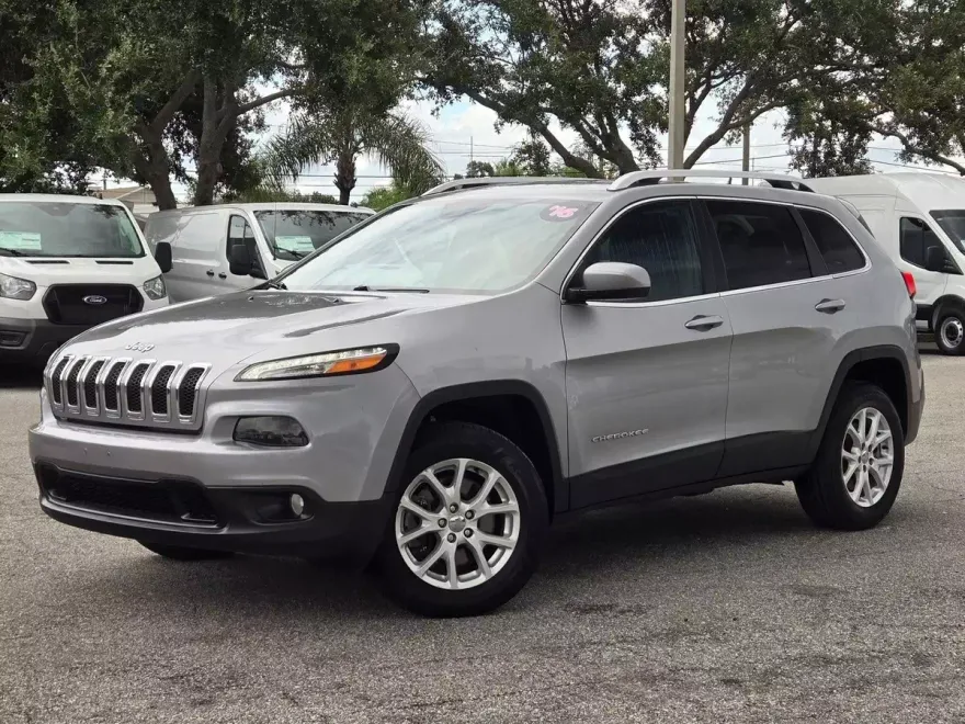 2016 Jeep Cherokee Latitude photo 1