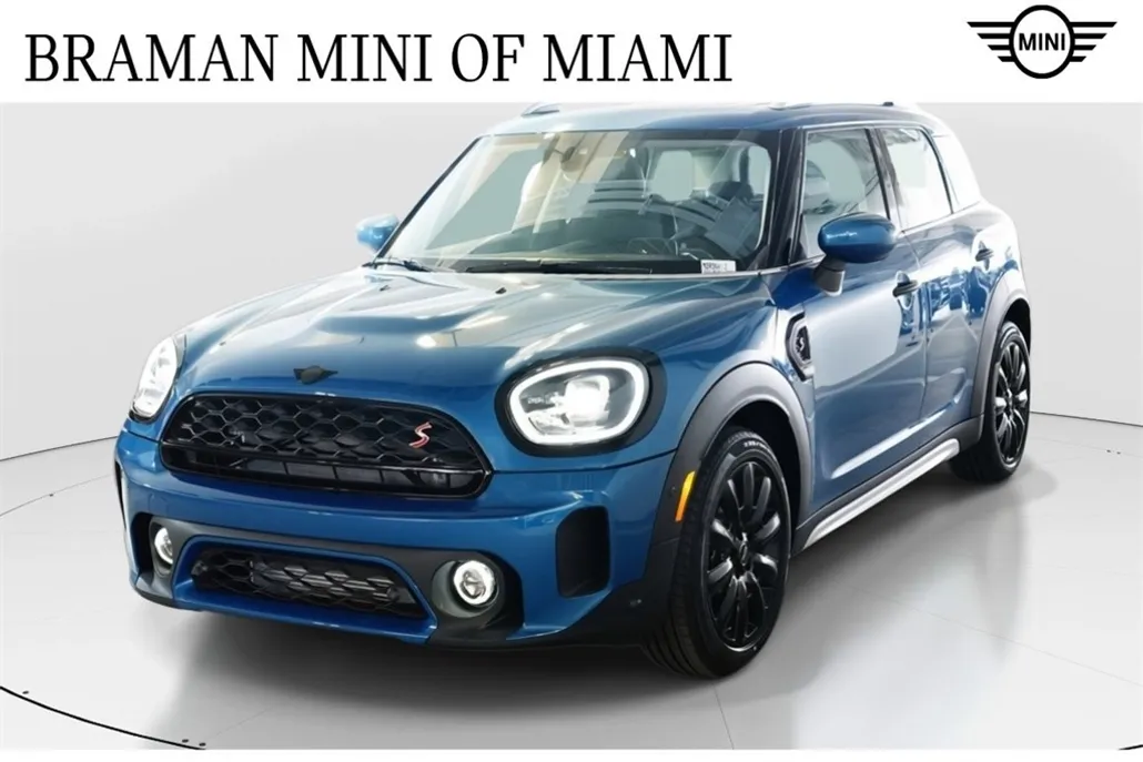 2024 Mini Countryman Iconic photo 1