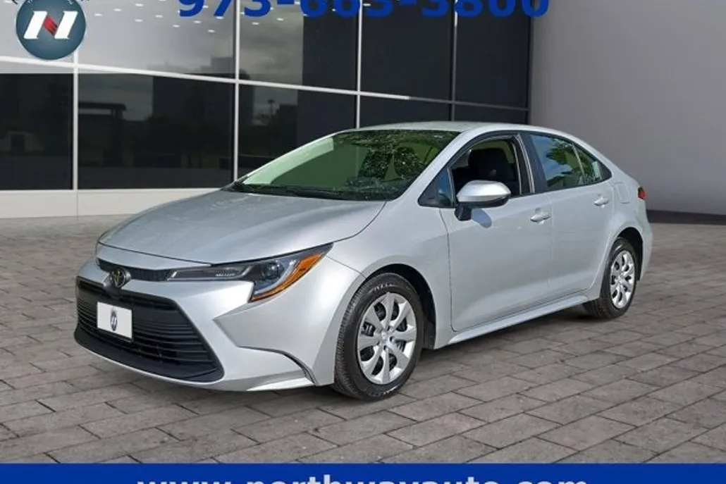 2024 Toyota Corolla LE photo 1