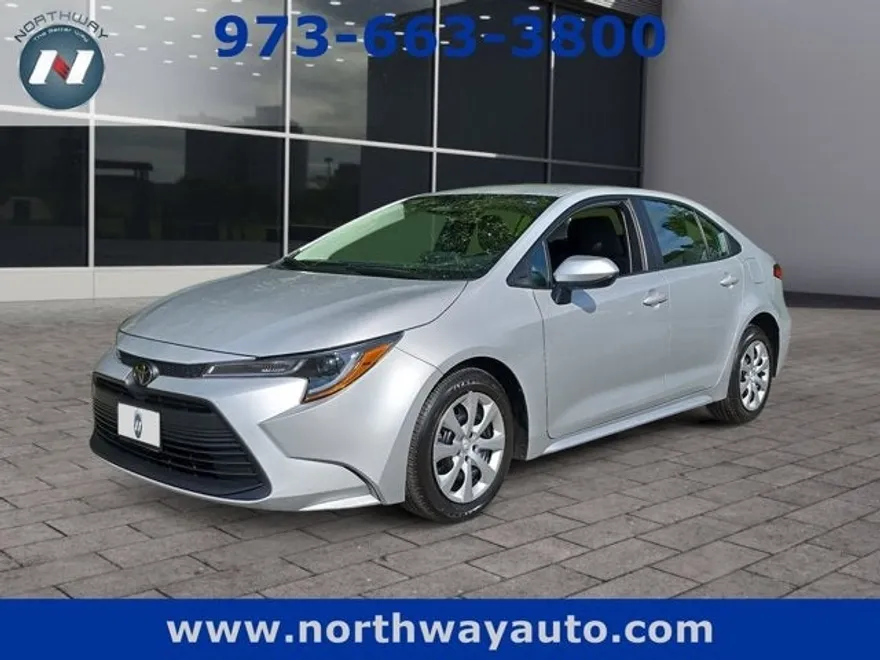 2024 Toyota Corolla LE photo 1