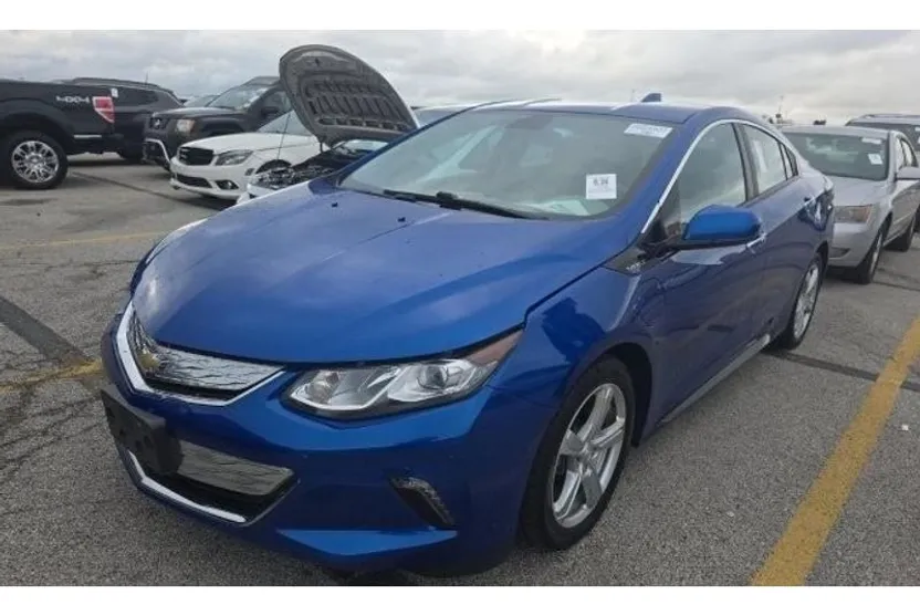 2016 Chevrolet Volt LT photo 1