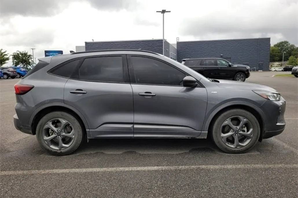 2023 Ford Escape ST-Line photo 1