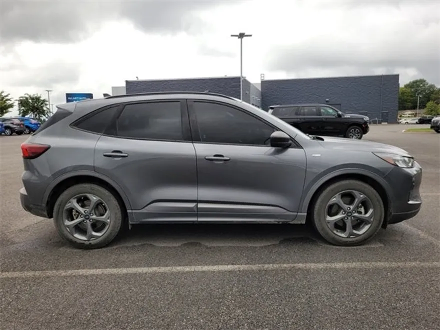2023 Ford Escape ST-Line photo 1