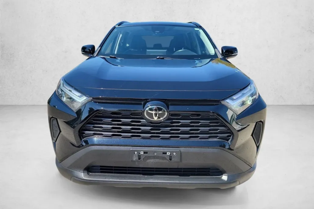 2023 Toyota RAV4 XLE photo 1