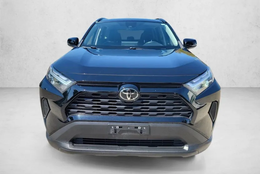 2023 Toyota RAV4 XLE photo 1