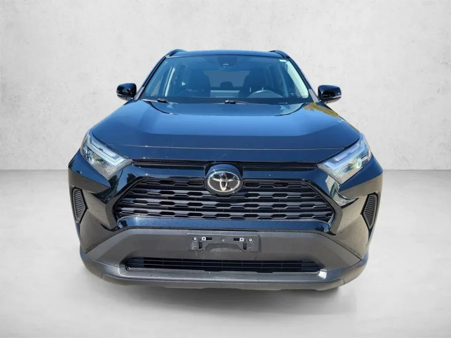 2023 Toyota RAV4 XLE photo 1