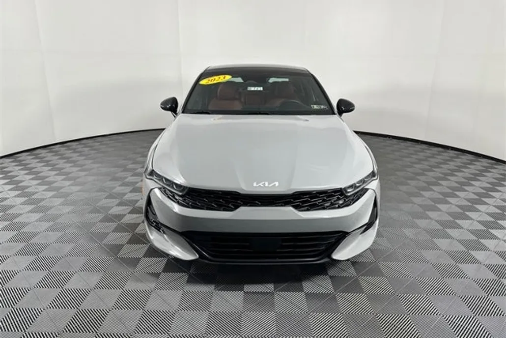 2023 Kia K5 GT-Line photo 1