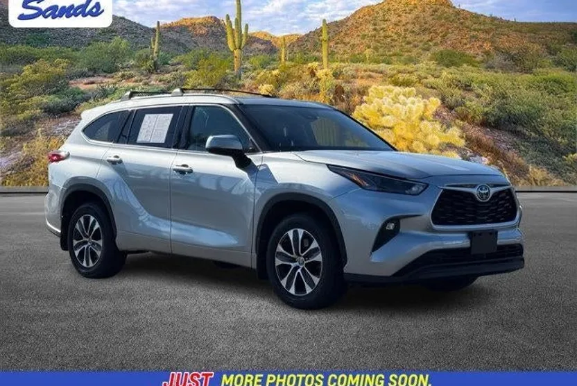 2022 Toyota Highlander XLE photo 1