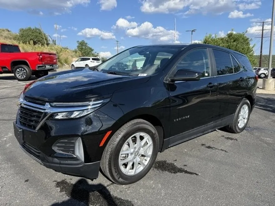 2023 Chevrolet Equinox LT photo 1