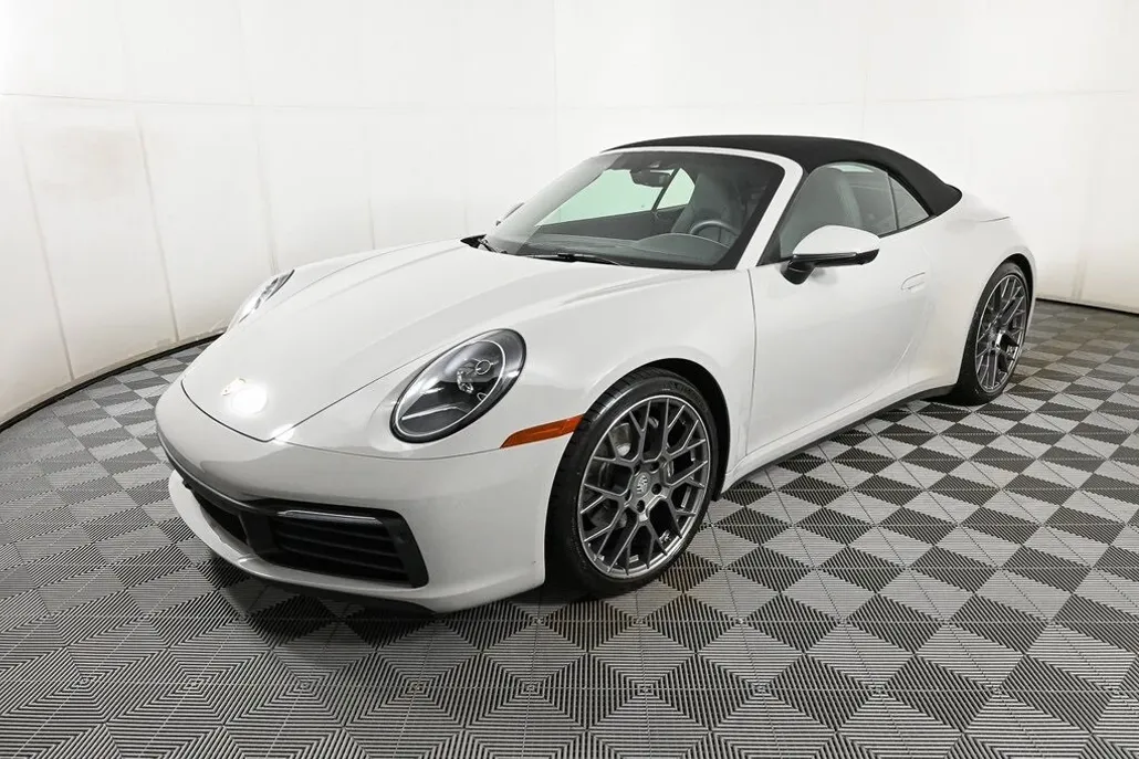 2022 Porsche 911 4 photo 1