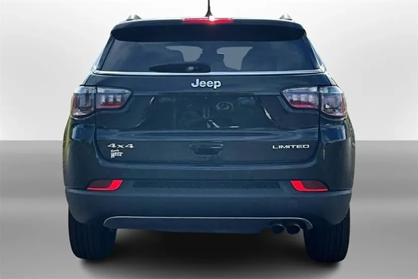 2022 Jeep Compass Limited photo 1