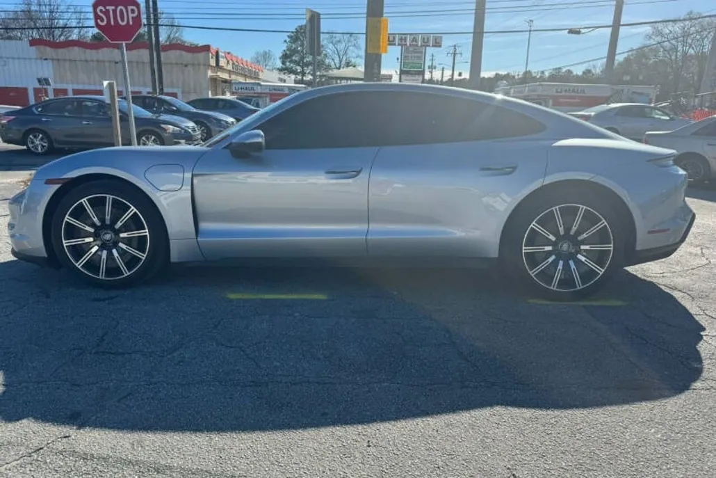 2021 Porsche Taycan photo 1