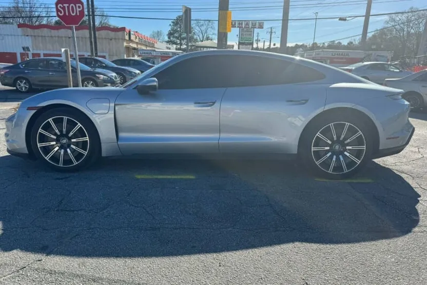2021 Porsche Taycan photo 1