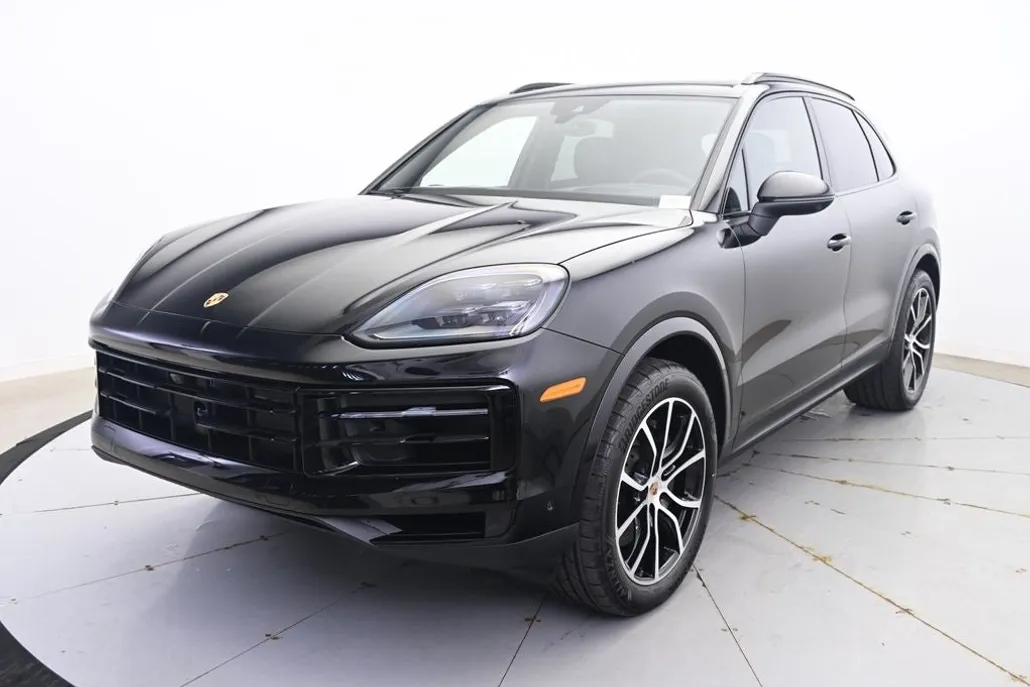 2025 Porsche Cayenne Base photo 1