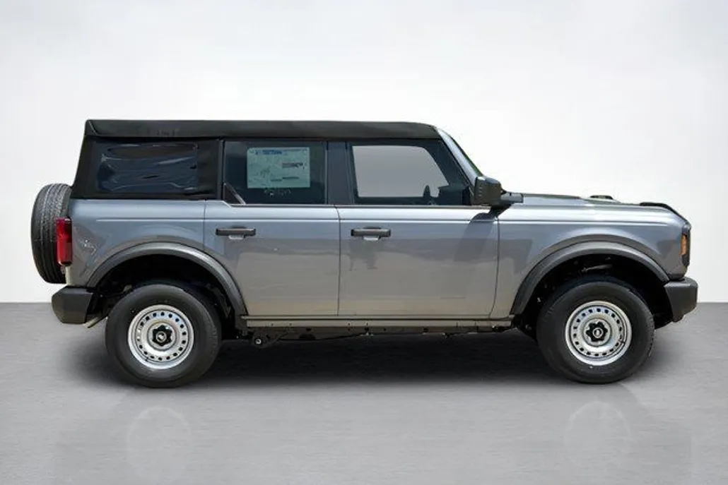 2025 Ford Bronco Base photo 1