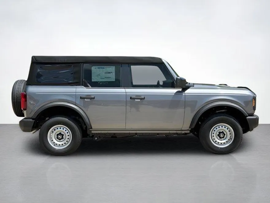 2025 Ford Bronco Base photo 1
