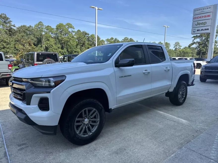 2023 Chevrolet Colorado LT photo 1