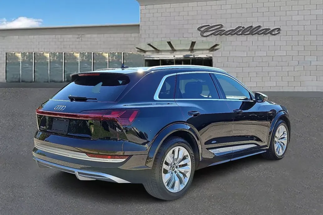 2022 Audi e-tron Premium Plus photo 1