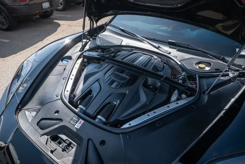 2025 Porsche Panamera 4 photo 1