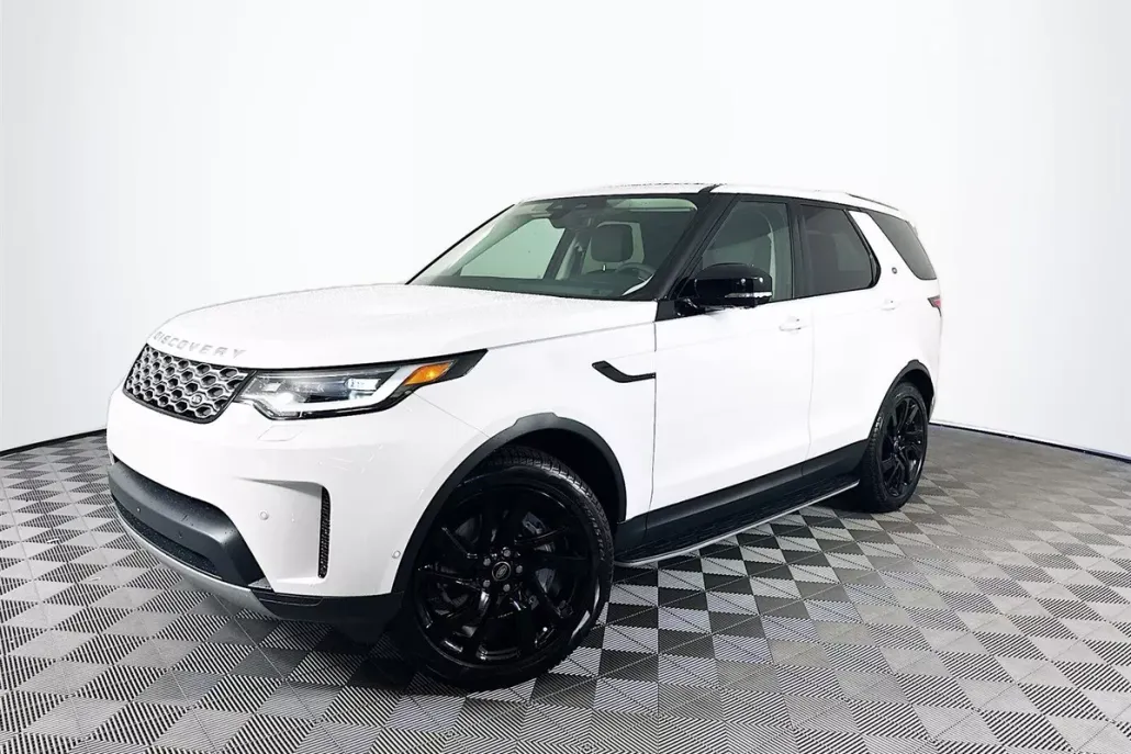 2024 Land Rover Discovery S photo 1