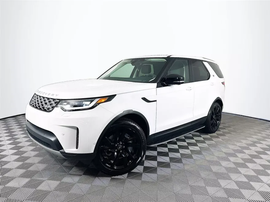 2024 Land Rover Discovery S photo 1