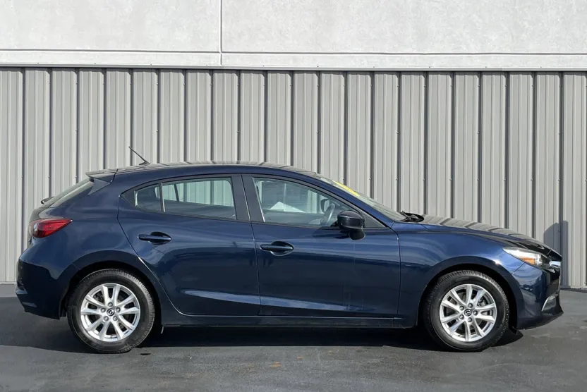 2017 Mazda Mazda3 Sport photo 1