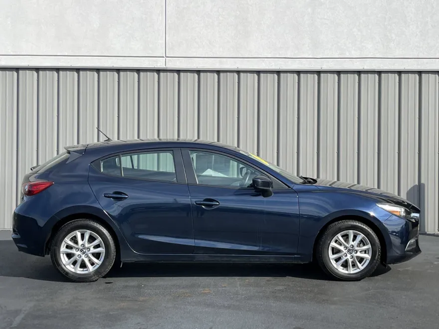 2017 Mazda Mazda3 Sport photo 1