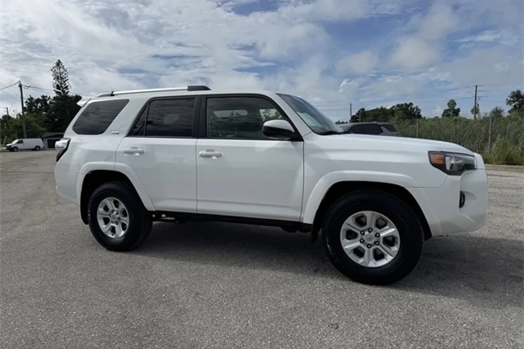 2021 Toyota 4Runner SR5 photo 1