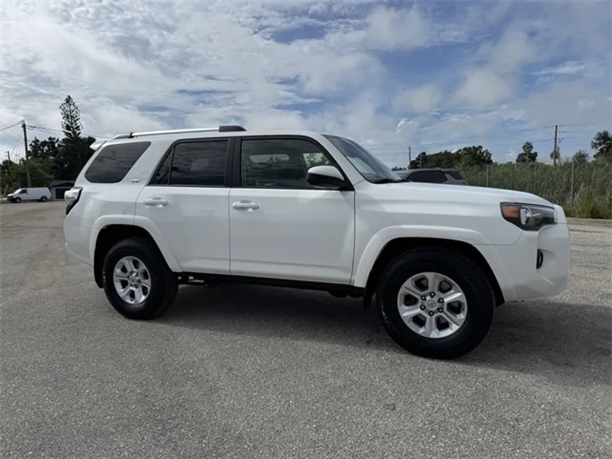 2021 Toyota 4Runner SR5 photo 1