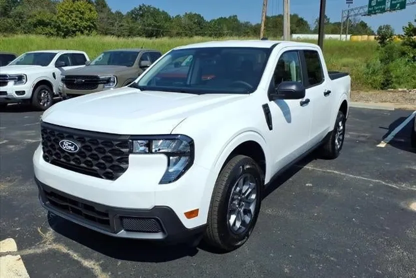 2025 Ford Maverick XLT photo 1