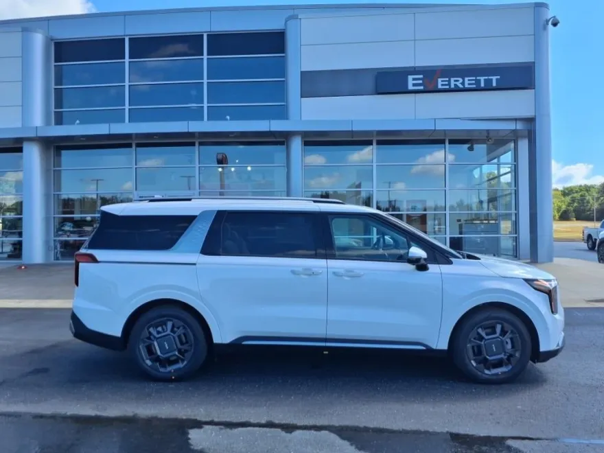 2026 Kia Carnival SX photo 1