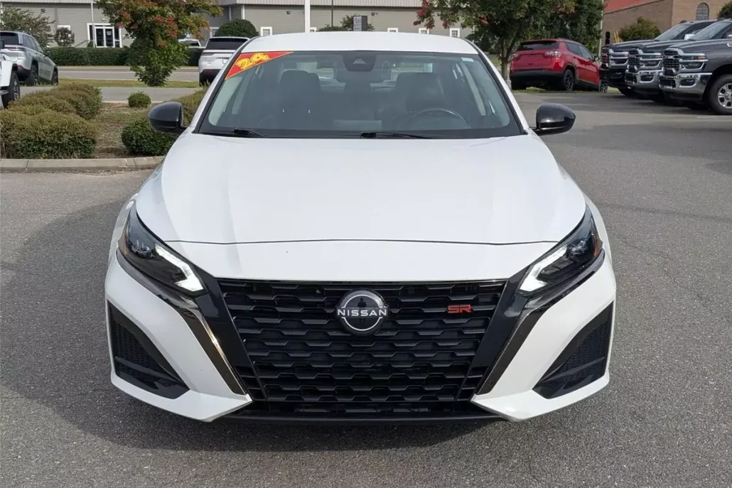 2024 Nissan Altima 2.5 SR photo 1
