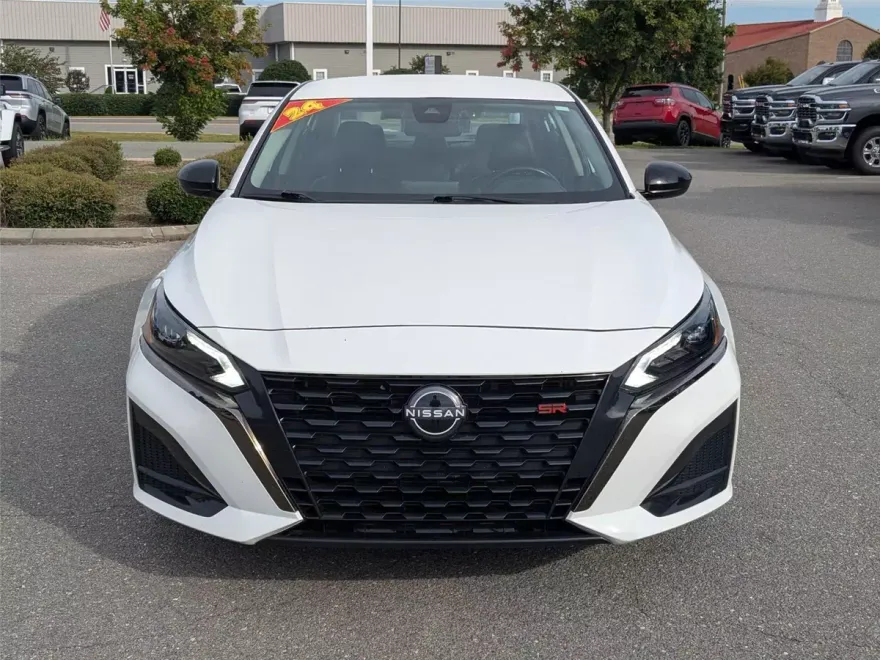 2024 Nissan Altima 2.5 SR photo 1