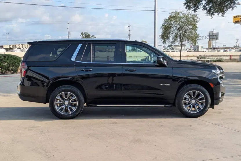 2023 Chevrolet Tahoe LT photo 1