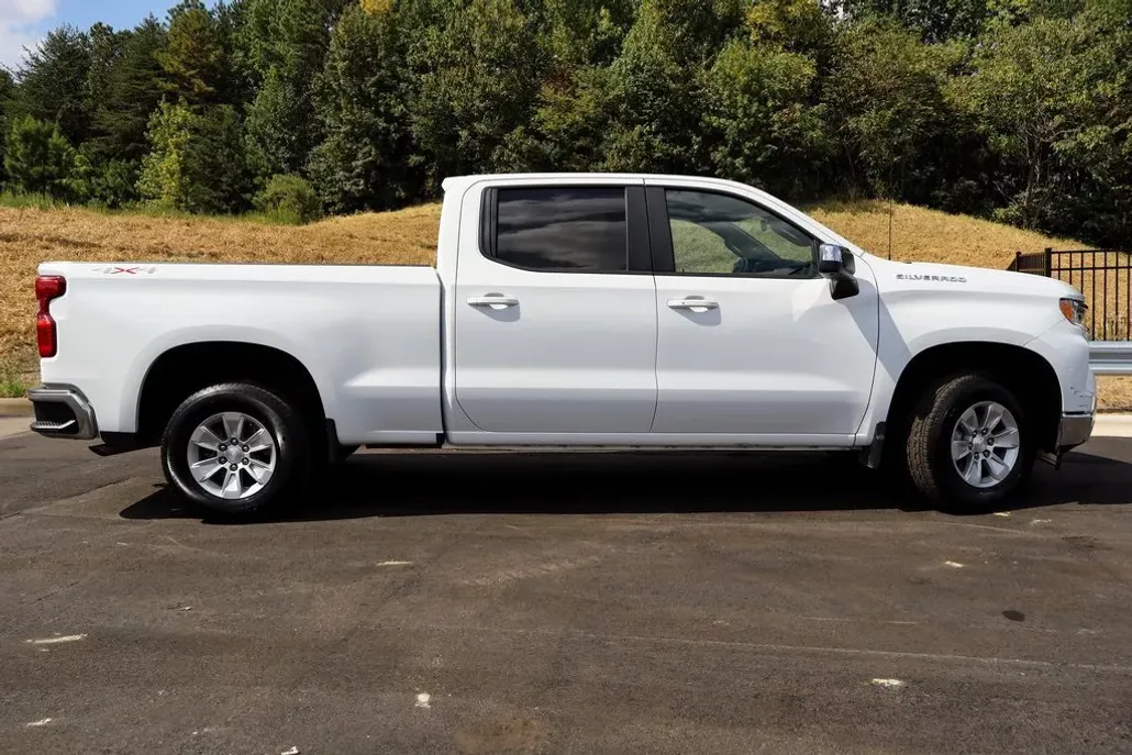 2023 Chevrolet Silverado 1500 LT photo 1