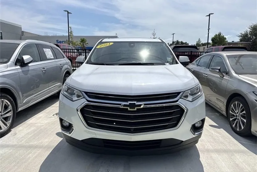 2021 Chevrolet Traverse Leather photo 1