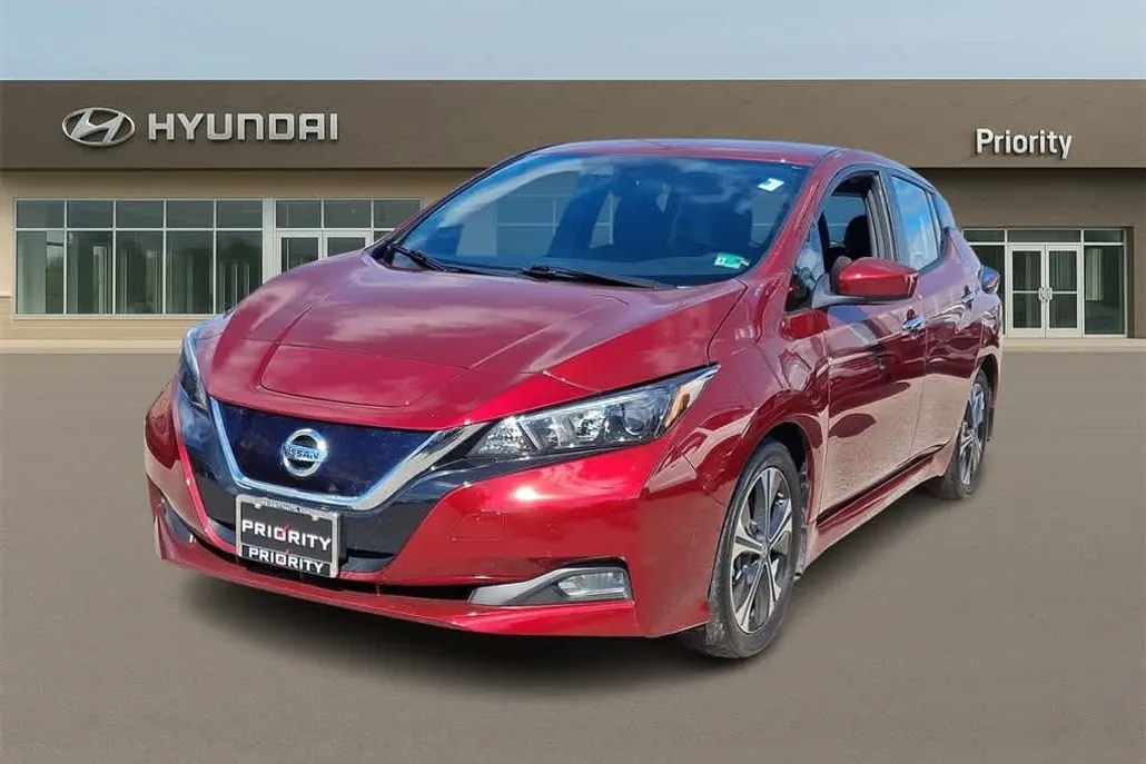 2022 Nissan Leaf SV photo 1