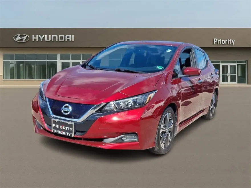 2022 Nissan Leaf SV photo 1