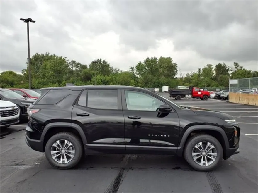 2026 Chevrolet Equinox LT photo 1