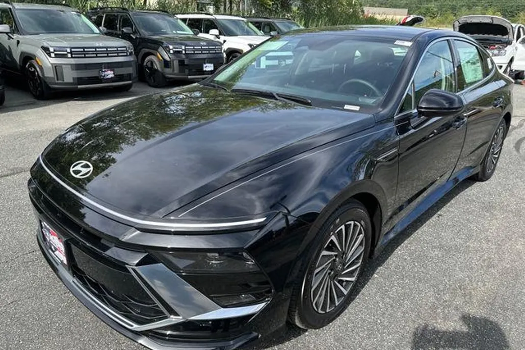 2025 Hyundai Sonata Hybrid SEL photo 1