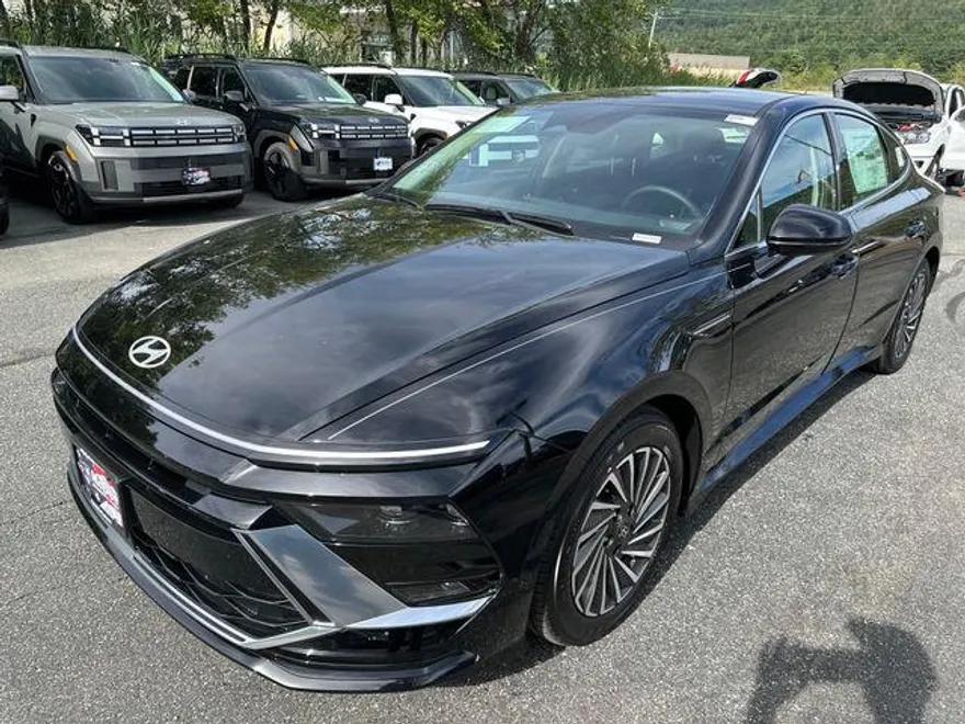 2025 Hyundai Sonata Hybrid SEL photo 1