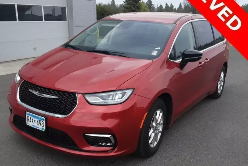 2024 Chrysler Pacifica Touring L photo 1