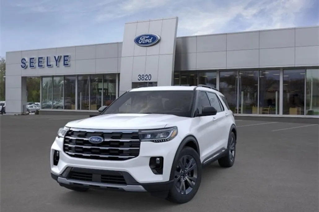 2025 Ford Explorer photo 1