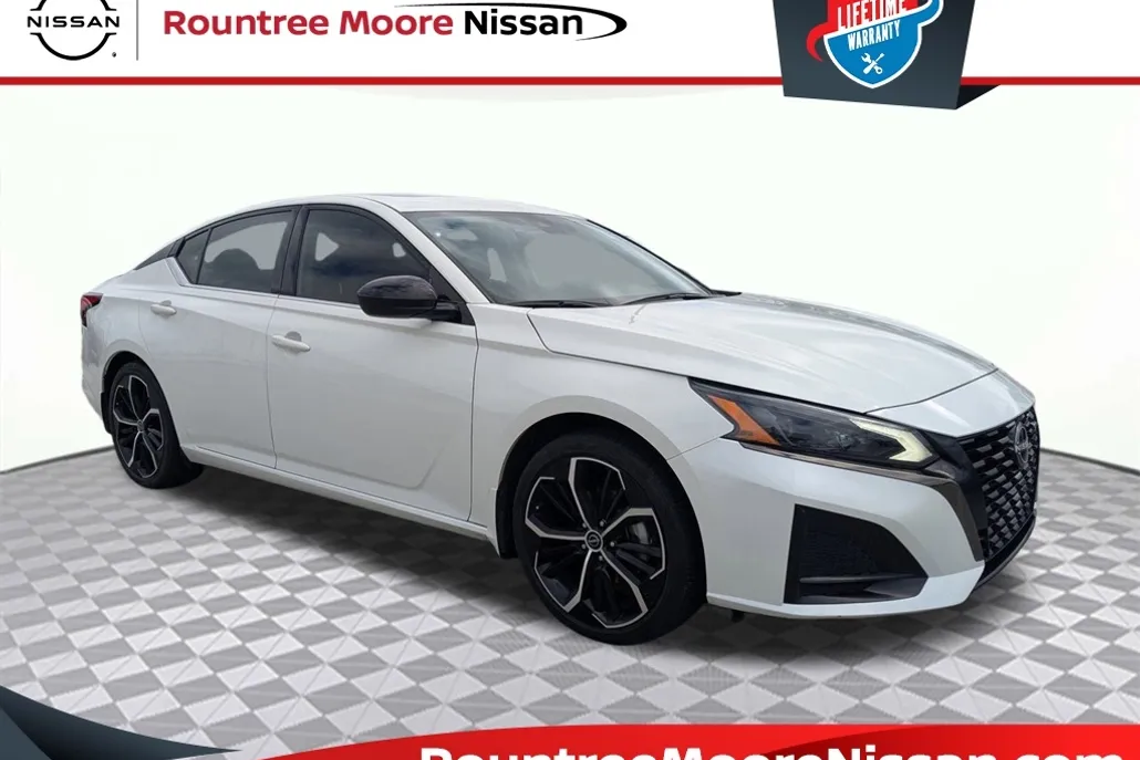 2023 Nissan Altima 2.5 SR photo 1