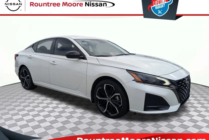 2023 Nissan Altima 2.5 SR photo 1
