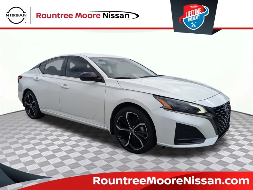 2023 Nissan Altima 2.5 SR photo 1