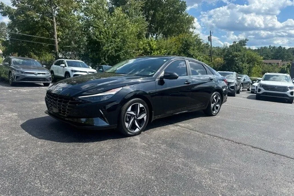 2023 Hyundai Elantra Limited photo 1